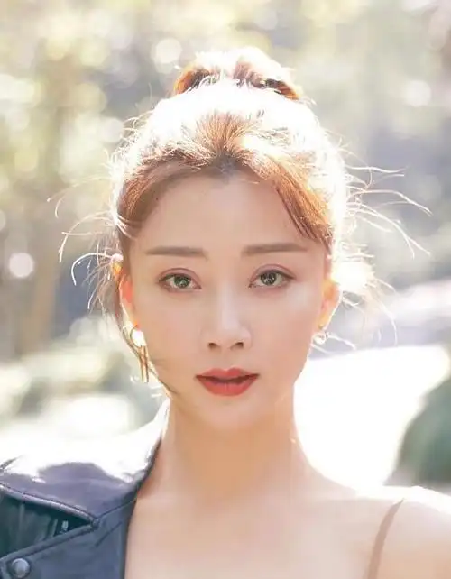 娱乐圈的"半老徐娘",蜂腰翘臀,长腿美背,个个风韵犹存