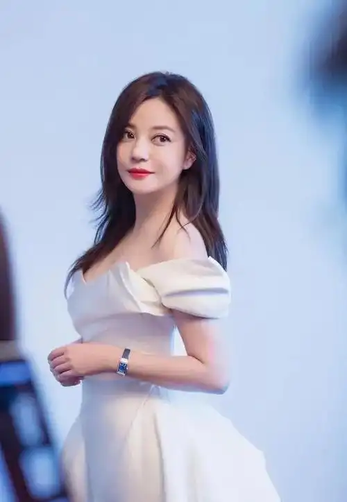 赵薇消失的两年她到底过得有多惨资源和作品全部都没了