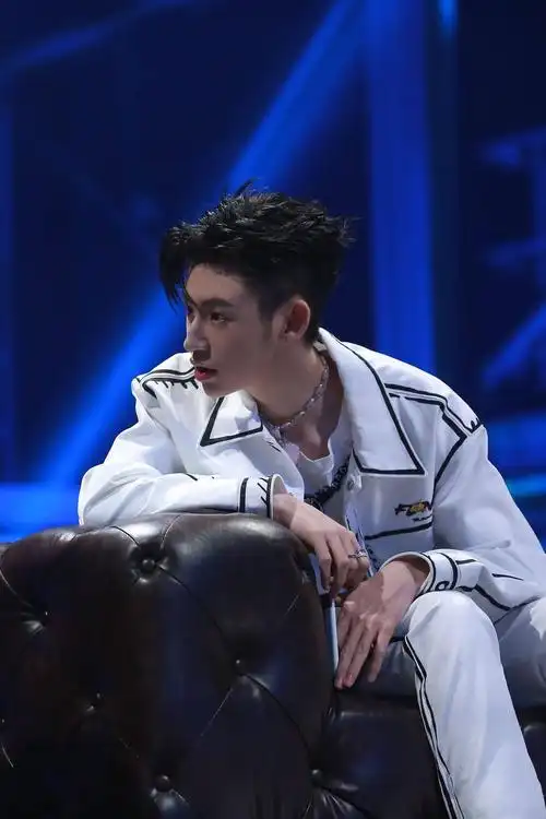 小鬼《说唱听我的》剧照更新 有格局有态度的rap star制作人代表