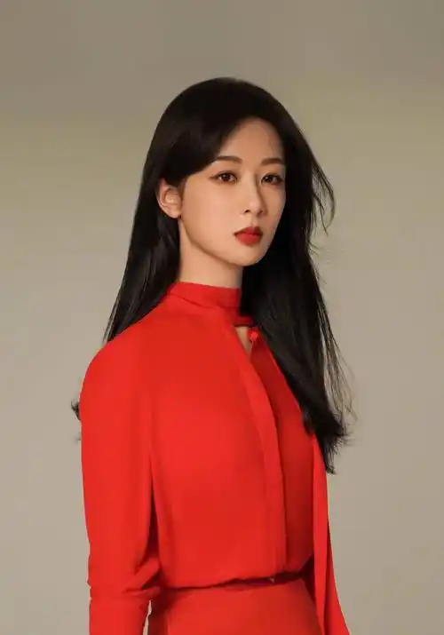 杨紫接受《人物》采访,聊到被换角的经历,换角色反被说不知好歹_娱乐