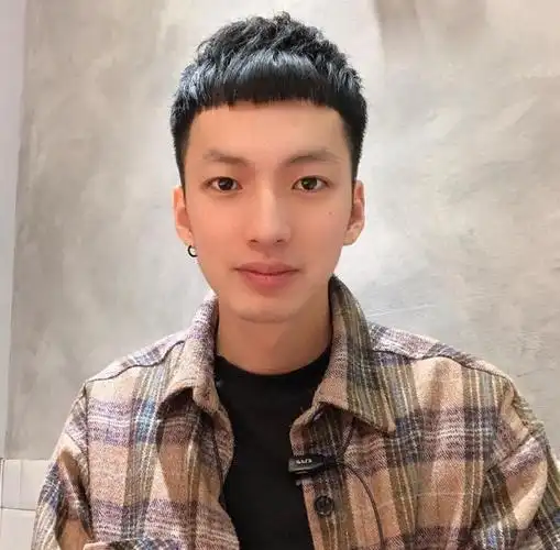 男生碎盖头发型图片正面2021男生流行6款发型