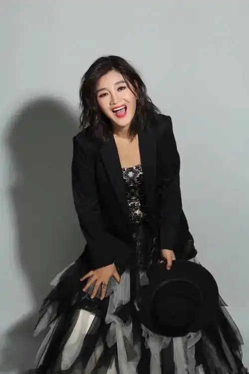 降央卓玛:婚后成"伏弟魔",欠婆家太多,谈起5个兄弟有泪水