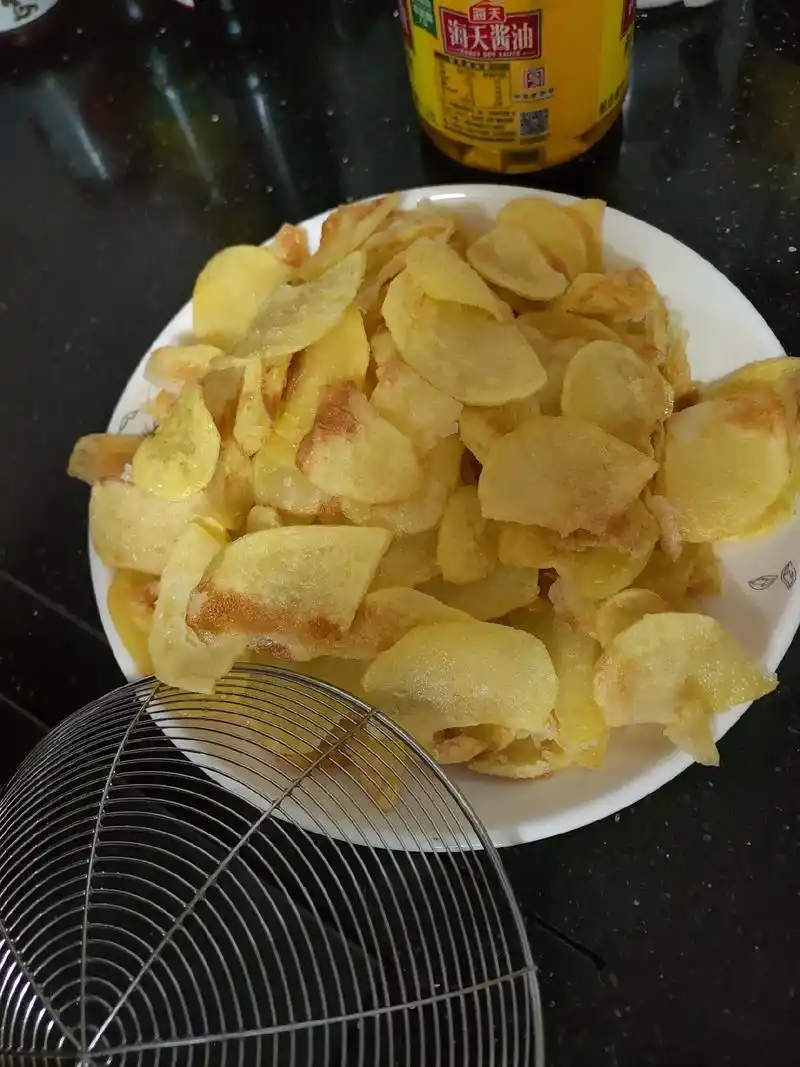 自制炸土豆薯片.自己动手炸  趣味零食,哈哈99技术有限. - 抖音