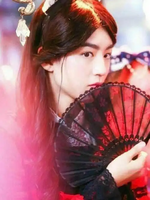 王俊凯  #王俊凯王源女装