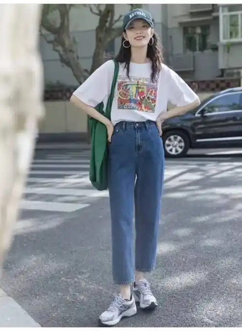 白色t恤配什么颜色裤子好看