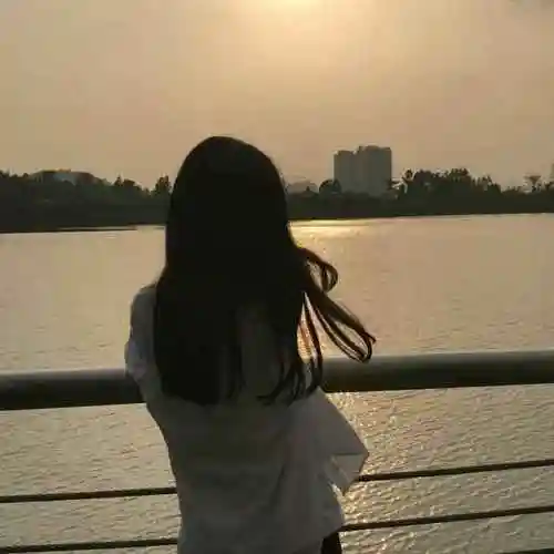 真人女生头像高冷背影