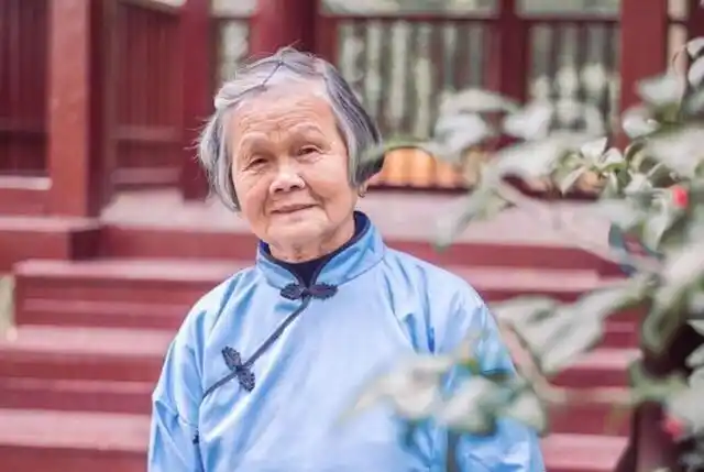 孙儿为奶奶拍摄民国照,一夜走红!我用时光等你,你不来我不老!|民国|老