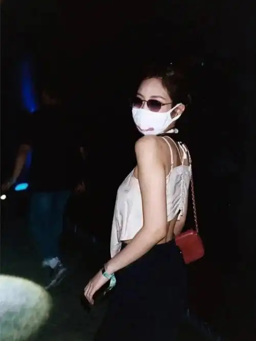 jennie侧面壁纸一组
