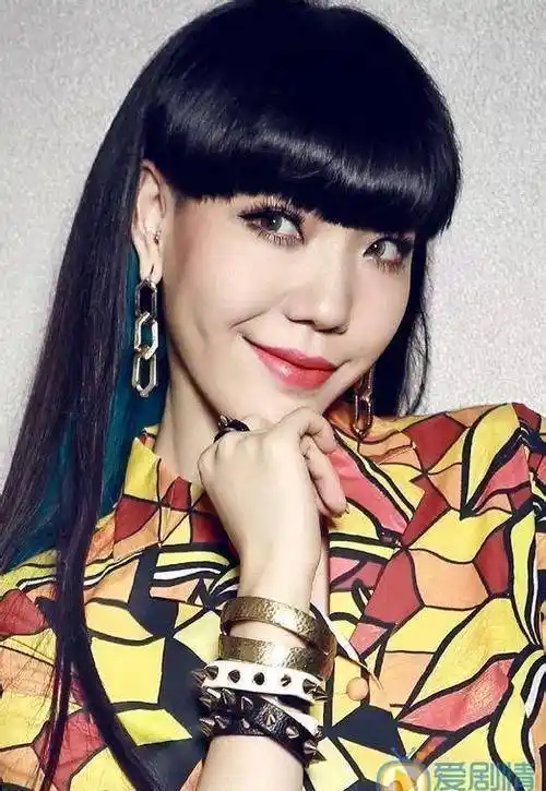 昔日顶流吴莫愁:从1.3亿代言费到销声匿迹,她经历了什么?