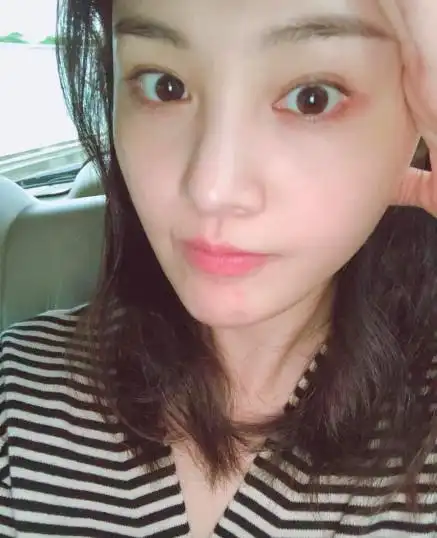 播出之前,郑爽在平台晒了素颜照,并且表示这部剧是在情绪低落的时候拍