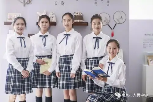 【七彩汇文】云想衣裳花想容 汇文润泽文化浓_校服