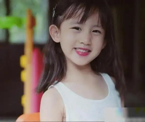 黄磊女儿16岁黄多多晒短发照满脸胶原蛋白状态好2