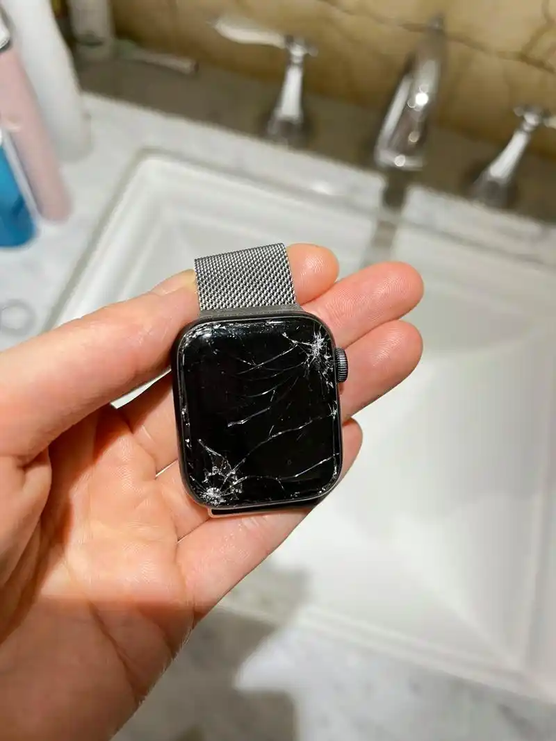 iwatch碎屏怎么办  iwatch5蜂窝版,已经过保了,前