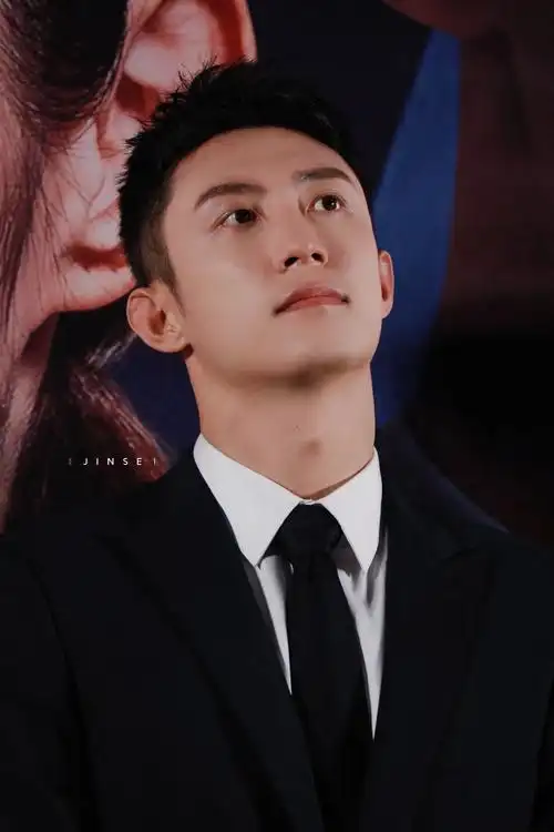 有玫瑰花刺的帅气哥哥#检察风云首映#@johnny黄景瑜