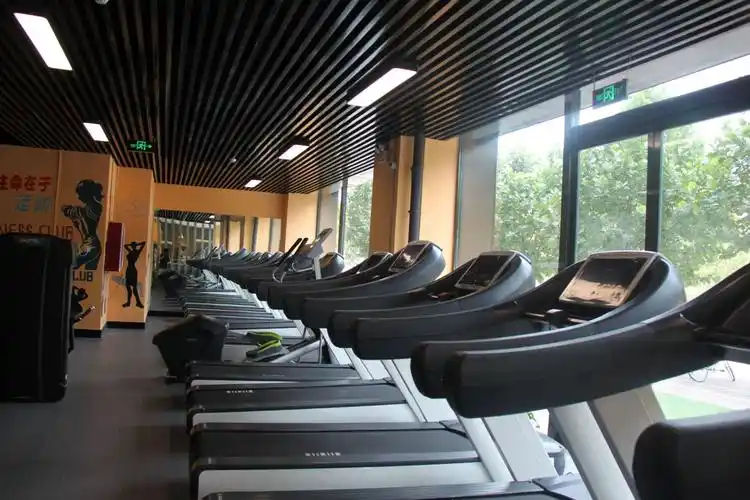 氢动力健身俱乐部8折预售中.