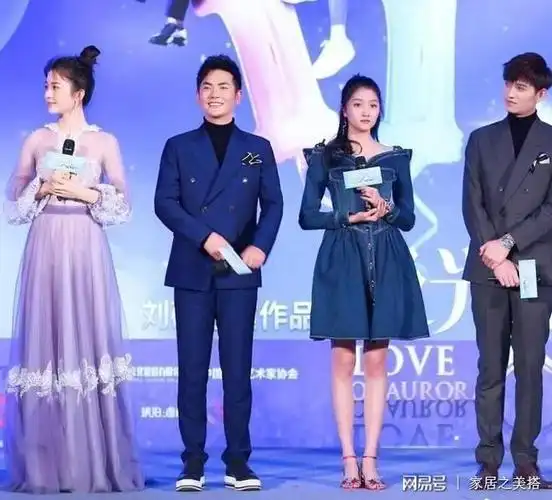 关晓彤和赵韩樱子合影, 网友: 173cm的身高很明显的被比下?_网易订阅