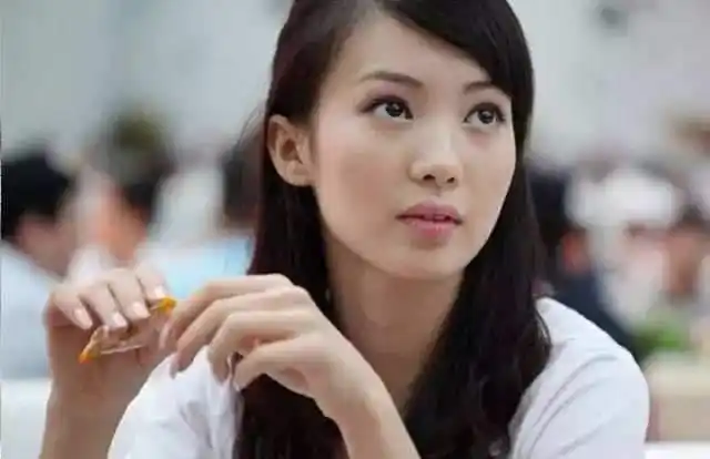 金晨旧照流出似村姑还龅牙原来美女都整容过