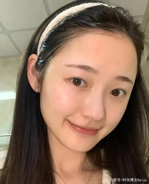 肤色白的女生,往往脸上都会有4个"缺点",看完不再羡慕她们了