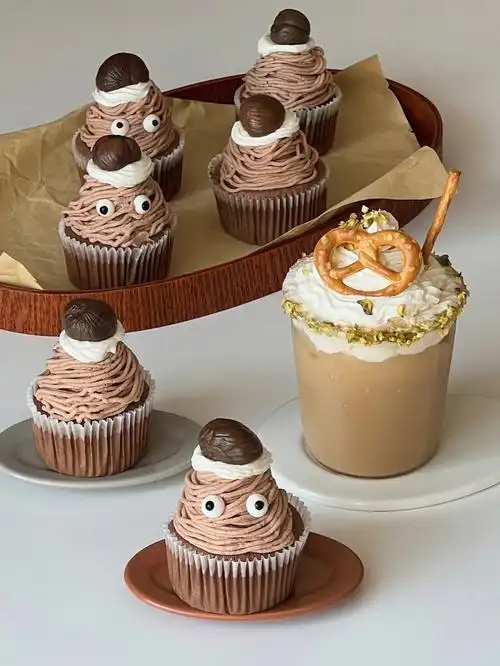 万圣节可爱甜品可可咖啡栗子蛋糕