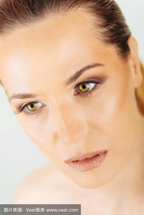 美丽的眼睛在美丽的白人模特