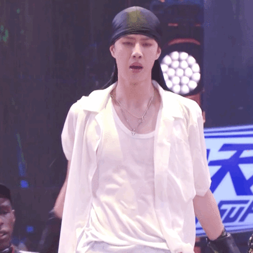 你喜欢看王一博跳舞吗?那是他用整个童年换来的