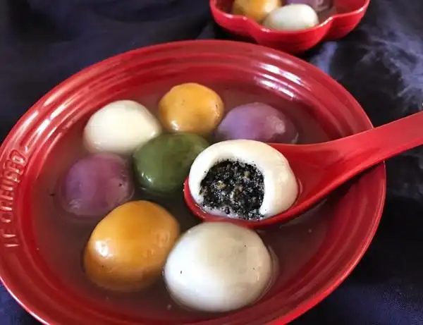 六月咖啡做的花生黑芝麻汤圆