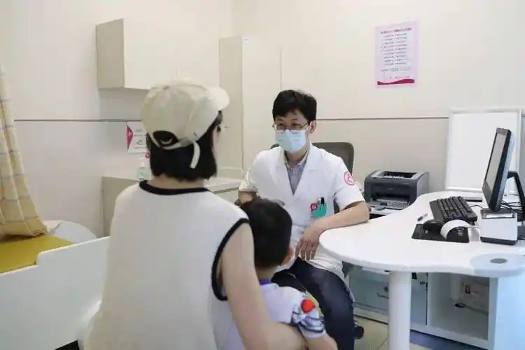 暑期即将到来,建议幼儿园的小朋友们尽早安排,错峰手术既能得到比较