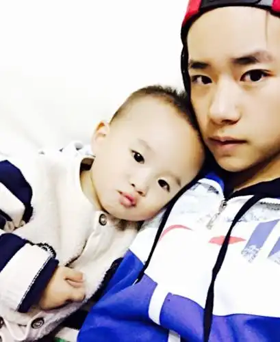 【图】易烊千玺的父母曝光 家庭背景大揭秘