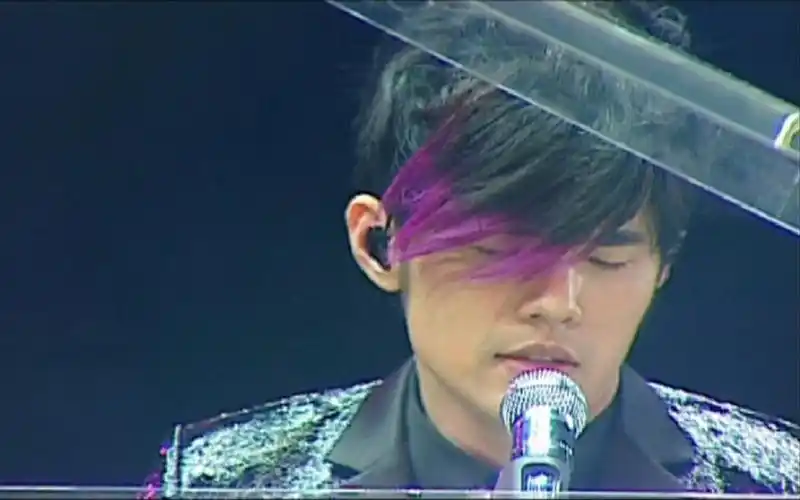 周杰伦超经典现场《蒲公英的约定》颜值嗓音双巅峰