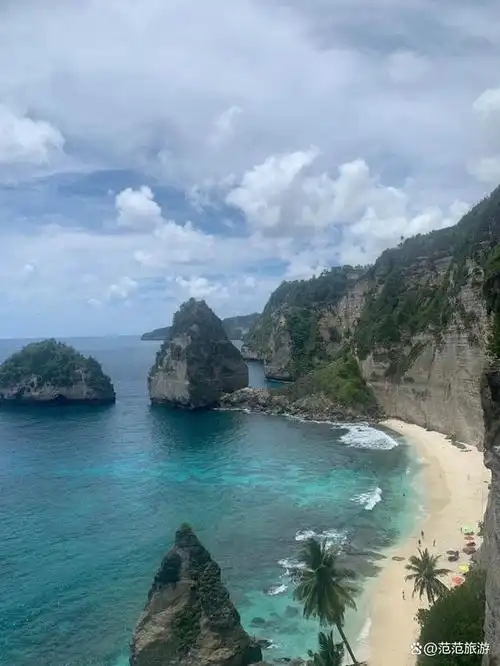 印尼巴厘岛是一座位于印度洋上的热带岛屿,是世界著名的旅游胜地,也是