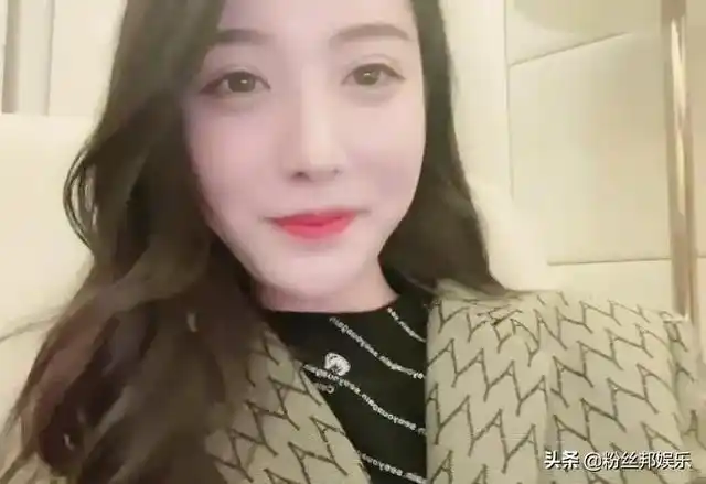 看来林真心在年初时透露,自己因为太"辛苦"了,因此