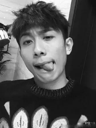 张一山自拍太帅