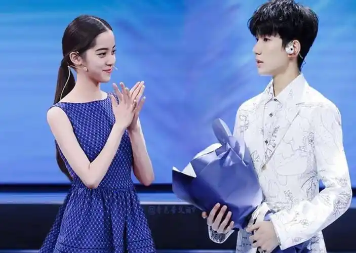 王源为欧阳娜娜庆祝20岁生日,王源对她的称呼,瞬间看出两人关系_因为