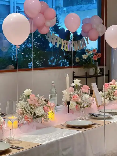 粉白桌花西式长桌生日布置!