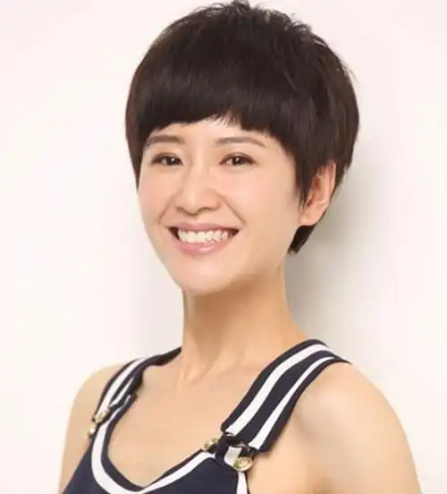 清爽帅气的女生露耳短发图片