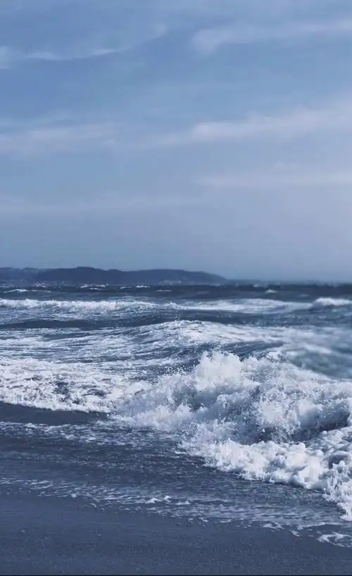 求一张海浪壁纸,求到了