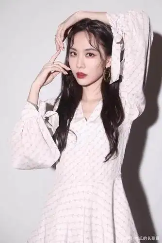 jyp首位在韩出solo出道的中国艺人王霏霏,只因为国发声被抵制