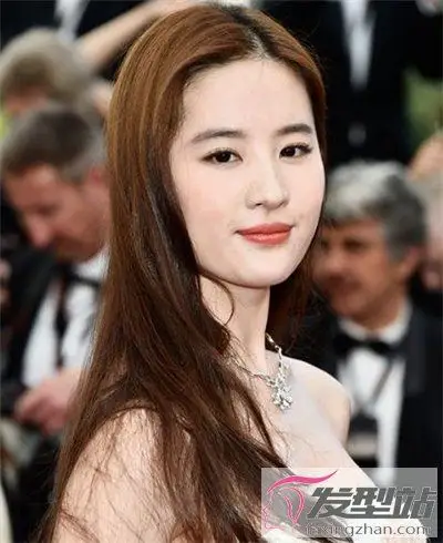 刘亦菲长直发发型直发也可以让仙女魅力放大