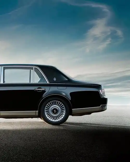 丰田的旗舰轿车世纪,看看就好了