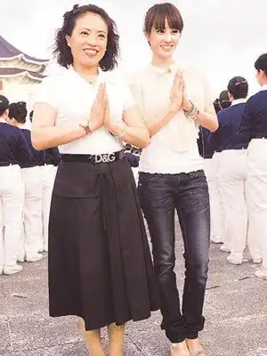 明星与父母合影曝光金城武与父亲长相一样图5