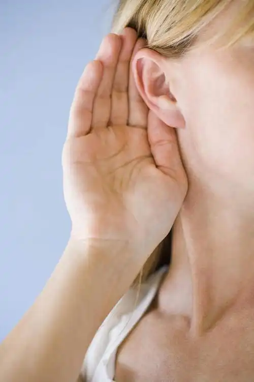 西方人,耳朵,手,一个人,竖图,室内,特写,白天,正面,欧洲,欧洲人,仅一