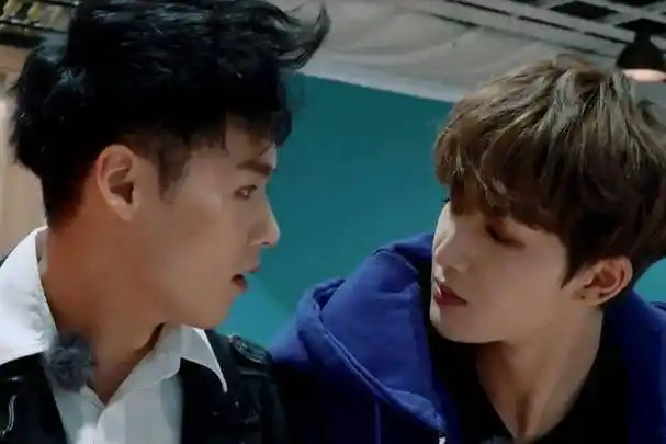 何昶希给朱正廷打整蛊电话,但为何粉丝看后,却想和他成为兄弟?