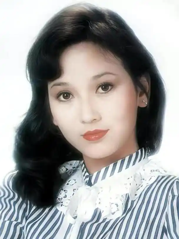 赵雅芝三子现状:长子47岁次子44岁,小儿子37岁,个个让她骄傲