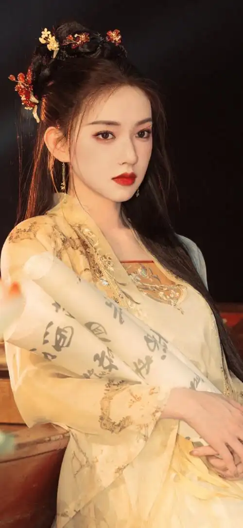 程潇荷塘撑伞大片##程潇轻纱宋制汉服造型