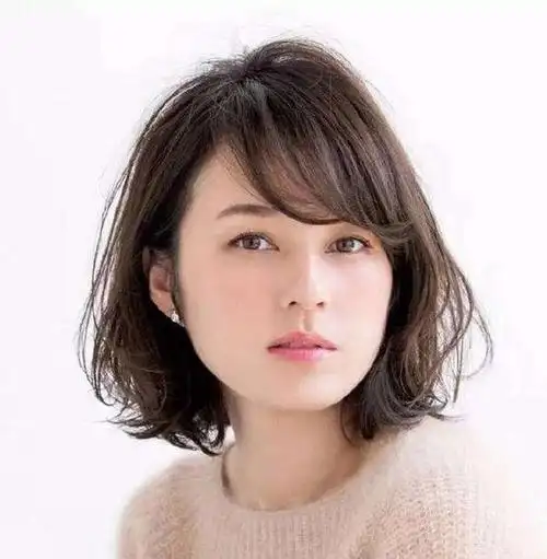 试试这些时髦短发,太气质了女人40岁,今夏发型这样剪,拒绝老气显年轻