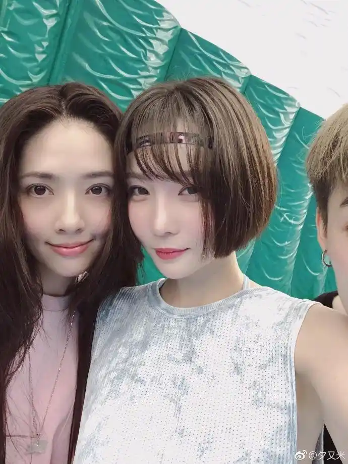 组图:高晓松前妻和郭碧婷运动香汗淋漓 曾轶可合影不露全脸