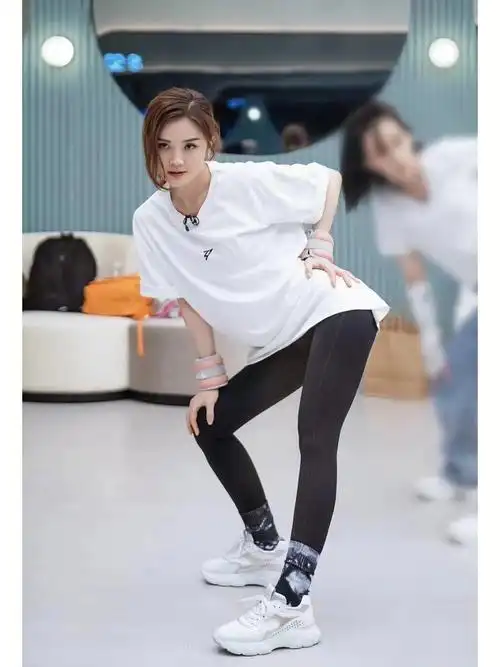 阿sa穿hogan猫爪鞋上乘风破浪的姐姐