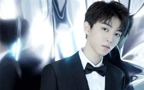 王俊凯绅士帅气图片桌面壁纸