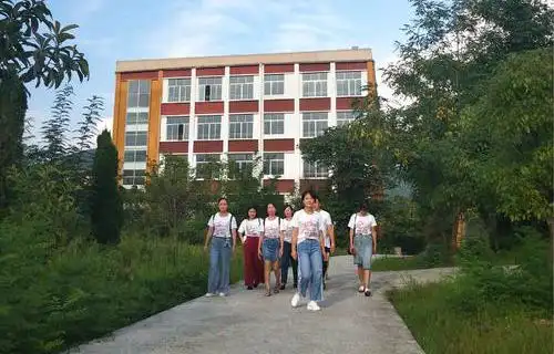 贵定师范学校2022年怎么样收费