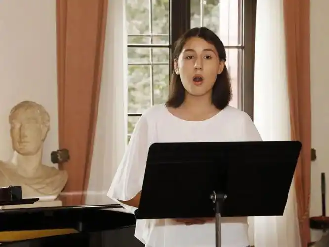 关于声乐系列的专业术语,我们将从「常用动词」及「练声部位」两个